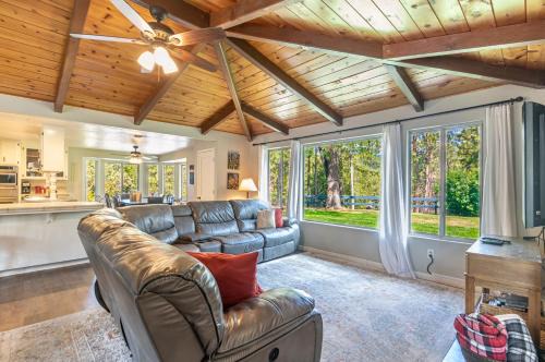 Oakhurst House | Starry Pines- Hot Tub
