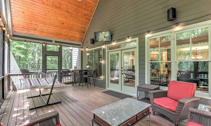 Big Canoe House | Stars Align Cottage - Relaxing Hot Tub, Home in Big Canoe + More!