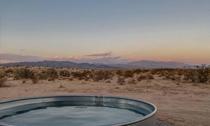 Wonder Valley House | Star’s Hollow: Peace, Stars & 15min to Joshua Tree National Park Entrance