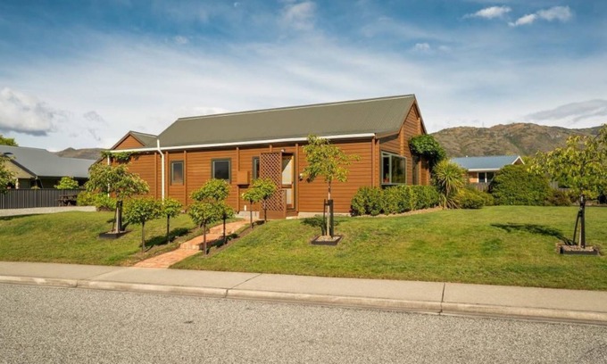 Clyde House | Start of the Otago Central Rail Trail