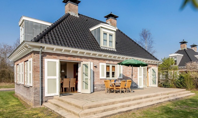 Appelscha House | Stately, luxury villa with two bathrooms, 2km from Appelscha