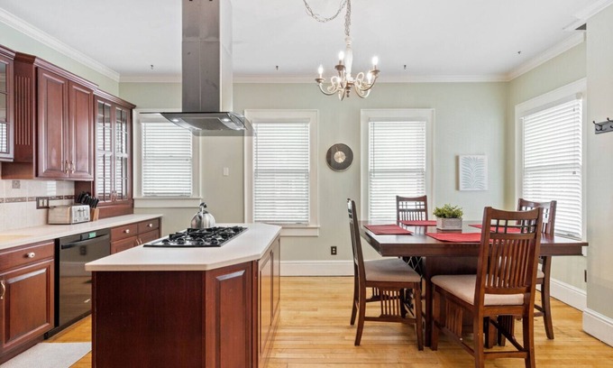 Rochester House | Stately Park Ave. Century Home - Sleeps 6!