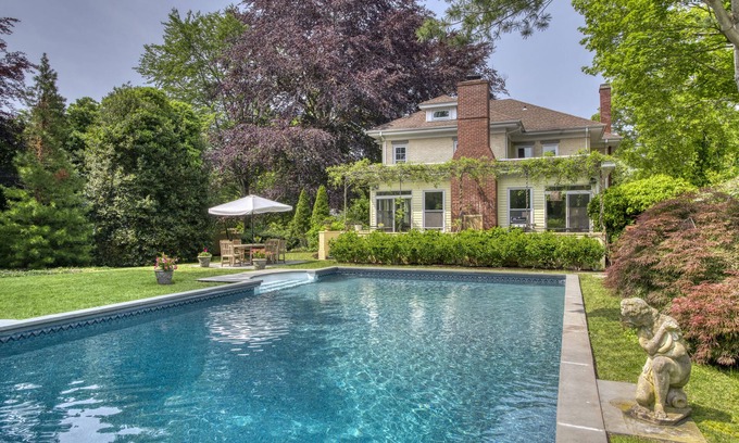 Southold House | STATELY, PEACEFUL & TASTEFUL WITH SPARKLING POOL