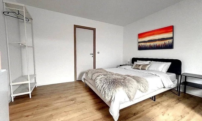 Ransart Apartment | Station 82 D'Charleroi-Airport