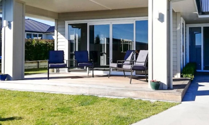 Richmond Heights House | Stay 3 nights pay for 2 *Ts & Cs apply