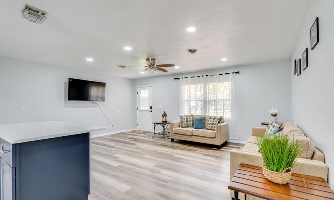 Belleview House | Stay and Play in Belleview Welcoming Home with Yard
