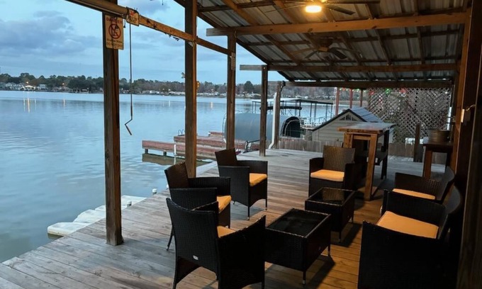 Willis House | Stay at a Modern Home on Lake Conroe/Willis Texas