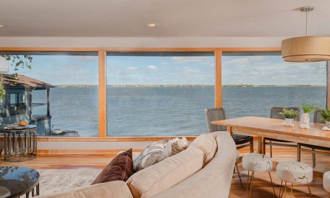 Butte Des Morts House | Stay at Sunset Shoreline Lakehouse