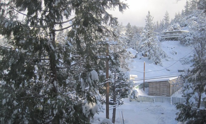 Arrowbear Lake Cabin | Stay at this centrally located mountain home!