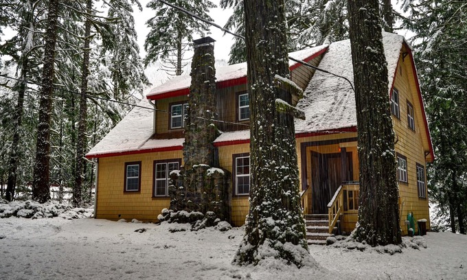 Rhododendron House | Stay before 9/8 get the 3RD night FREE! Hot Tub, secluded