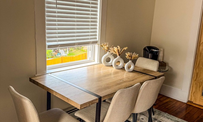 Beverly Apartment | Stay by the Ocean & Downtown Beverly - Cozy 2BR with Parking
