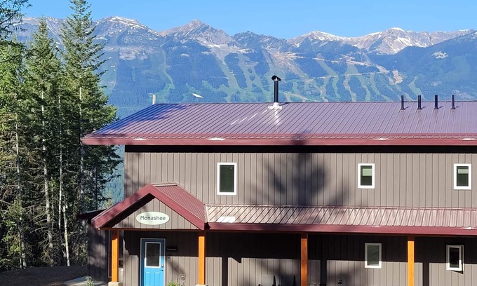 Golden House | Stay Golden - Monashee House
