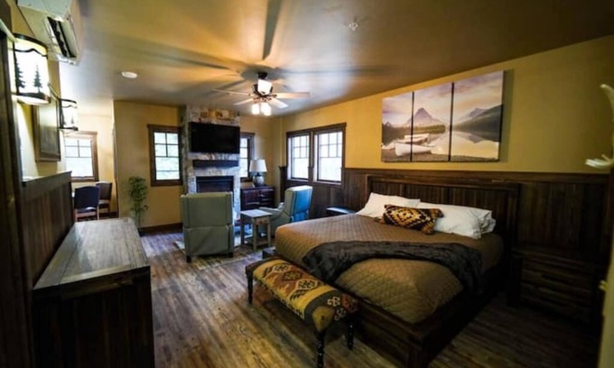 Agpar Apartment | Stay in Glacier National Park @ Apgar Lookout, Suite 1 & 2