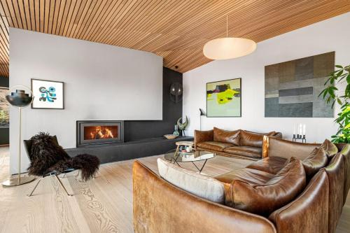 Arstad Villa | Stay in The Hollywood Hills of Bergen with Breathtaking Views