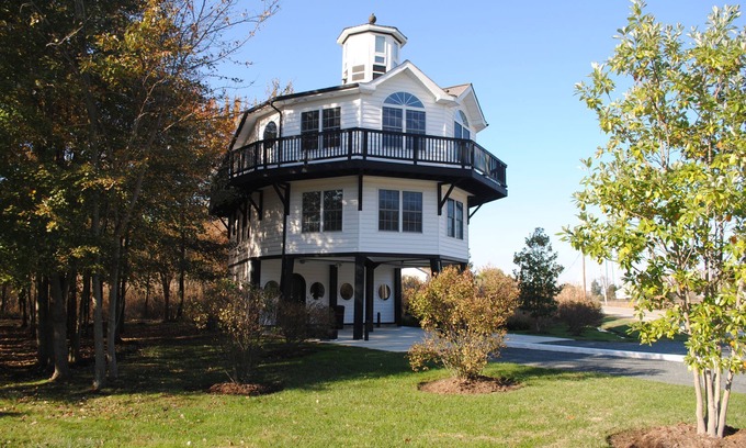 Rock Hall House | Stay in the landmark Lighthouse!
