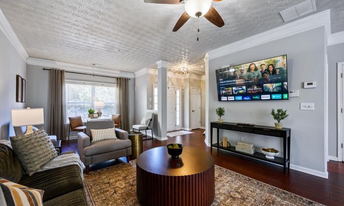Woodstock House | Stay In This Chic Townhome Near Olde Rope Mill