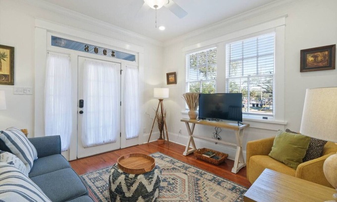 Mid-City Condo | Stay on the Canal St. Parade Route for Endymion!