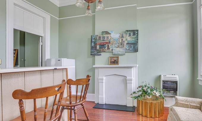 Faubourg Lafayette Apartment | Stay & Play: New Orleans Apt Near Downtown