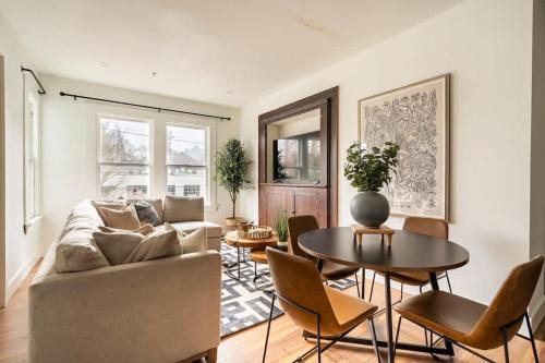 Uptown Apartment | Stay Portland - Historically Renovated 3BR steps from NW 23rd