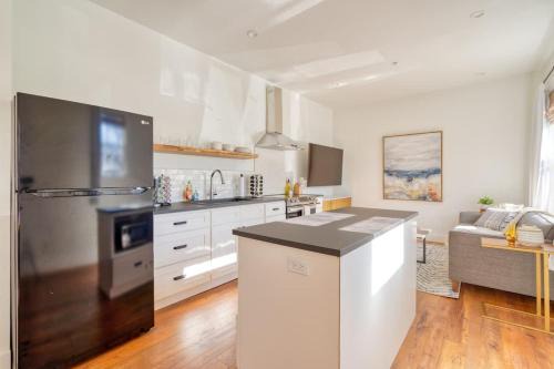 Uptown Apartment | Stay Portland - The Charmante Suite- Breweries & Boutiques