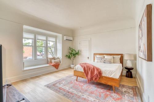 Irvington Apartment | Stay Portland - The Sullivan's Gulch Lodge - 94 WalkScore