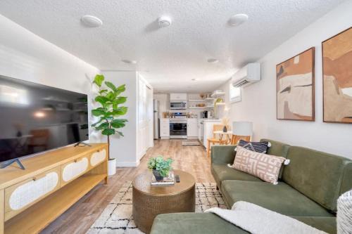 Richmond House | Stay Portland - Vibrant Portland Getaway, Chic Flat