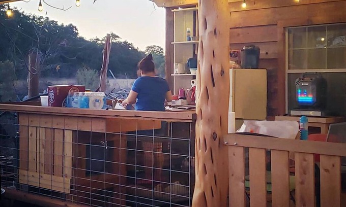 Uvalde Cabin | Stay & Relax✔️swimming, shady spot, kid activities