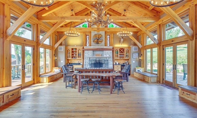 Excelsior Springs Cabin | Stay & Sip: Group Ranch at Shamrock Hills Vineyard
