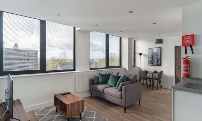Old Trafford Apartment | Stay Zeni, Alexandra Rise Manchester Cool 1BR Flat
