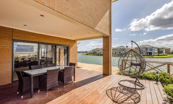 Sanctuary Lakes House | StayAU 5BR Idyllic Lakefront Escape Point Cook