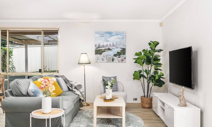 Ingleburn House | StayAU Cozy 3BR Suburban Retreat in Ingleburn