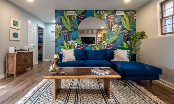 Lawrence Apartment | StayAwhile: SugarSkull Retreat- 2 min/Mass St!