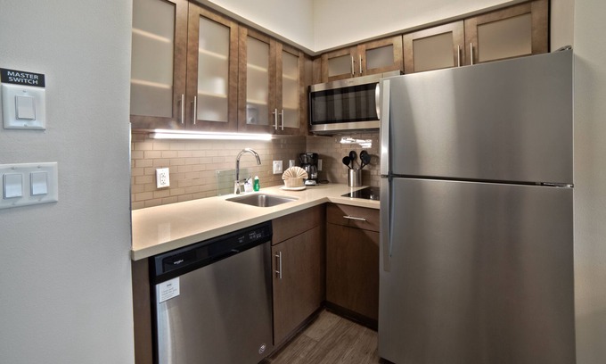 Humble Hotel | Staybridge Suites Houston - Humble Beltway 8 E by IHG
