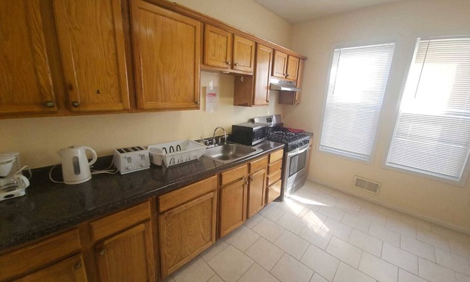 Weequahic Apartment | Staycation Haven In Newark City