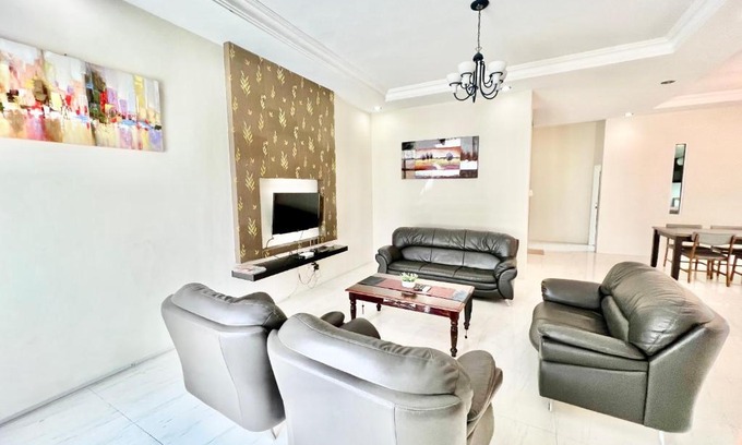 Kuching House | Staycation Homestay 6 BDC Landed House Kuching