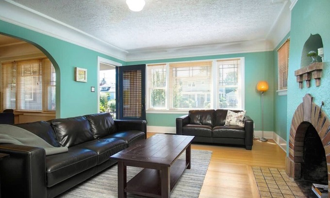 Arbor Lodge House | #StayInMyDistrict Arbor Lodge The Ainsworth