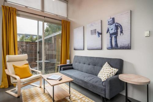 Belmont House | #StayInMyDistrict Buckman Bright Spacious Townhome