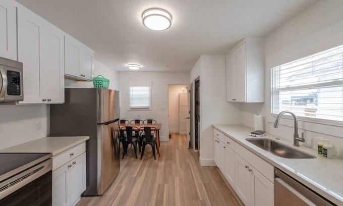 Coos Bay House | #StayinMyDistrict Coos Bay Zen Cottage