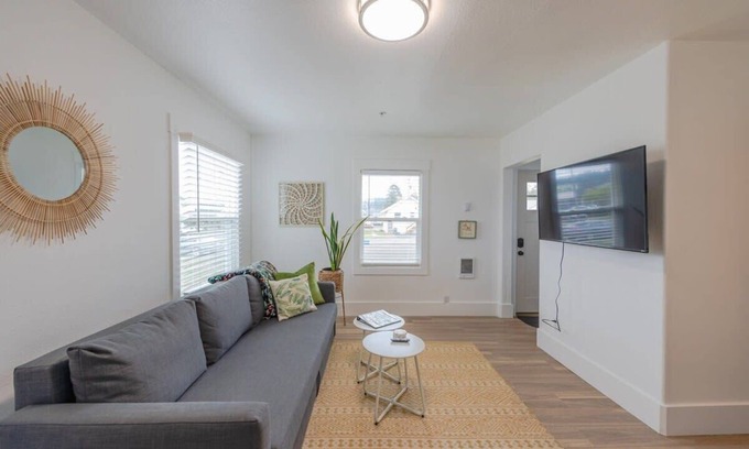 Coos Bay House | #StayInMyDistrict Cypress Cottage Coos Bay