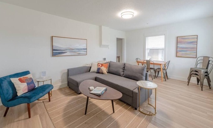 Coos Bay House | #StayInMyDistrict Indigo Cottage Coos Bay