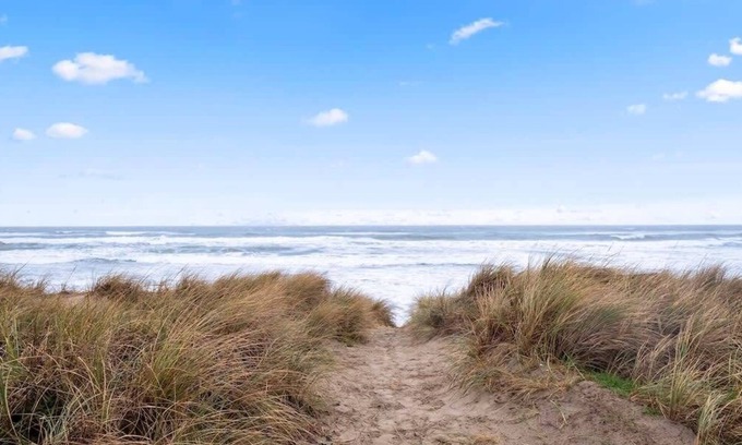 Rockaway Beach House | #StayInMyDistrict SurfsideHaven