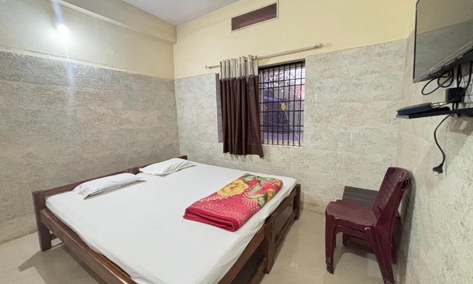 Murudeshwara Hotel | STAYMAKER Naik Residency