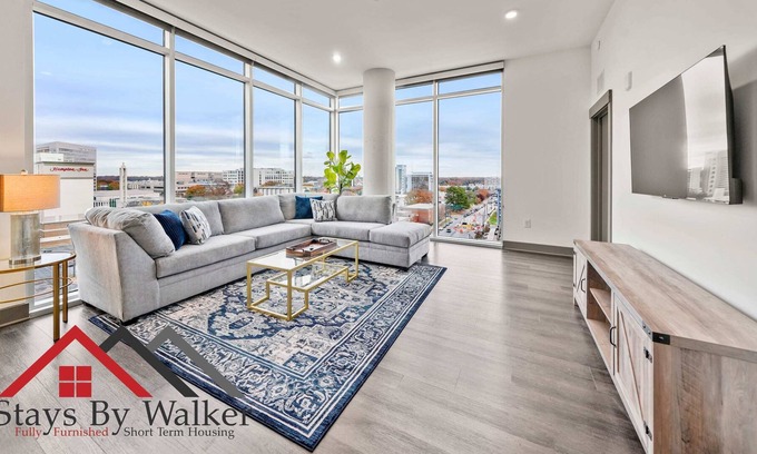 Second Ward Condo | StaysByWalker 2BR Lux Uptown | City View! KingBeds