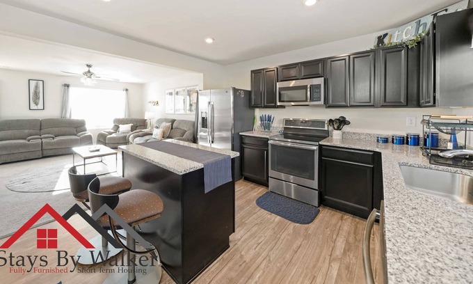 Fort Mill House | StaysByWalker Modern 3BR! Office/King Bed/1G Wi-Fi