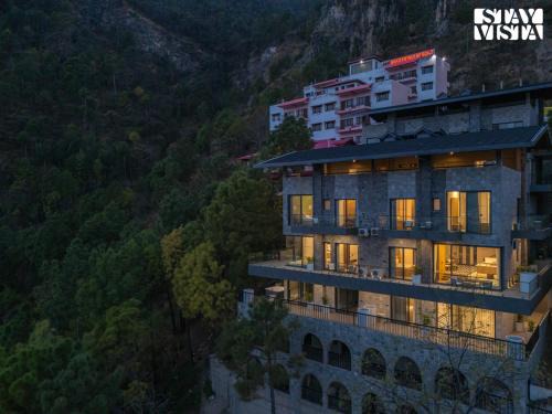 Solan Villa | StayVista at Dos - The Himalayan Den with Jacuzzi