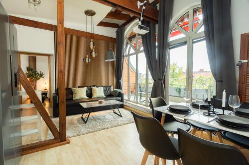 Tempelhof Apartment | Staywell am Tempelhofer Hafen - Suite mit Terrasse