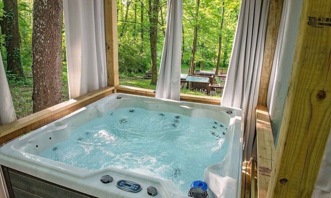Lookout Valley Neighborhood Association Apartment | Stefan Cabin | Nature-Nested Tiny Home | Hot Tub