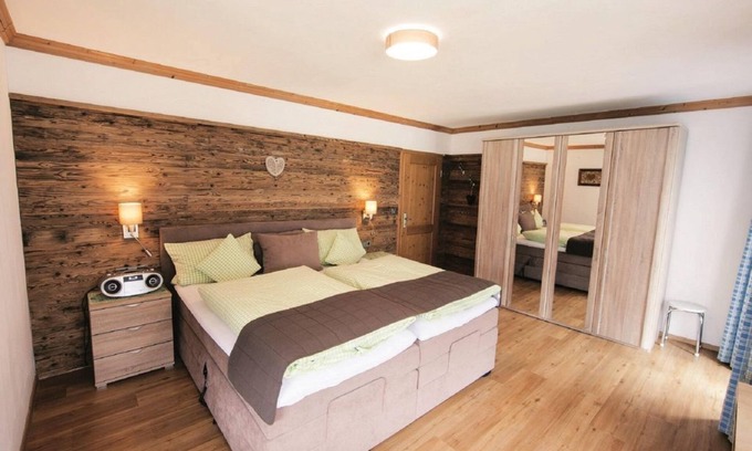 Kruen Apartment | "Steinbock" - apartment/1 bedroom/shower,WC - Isartal, guest house