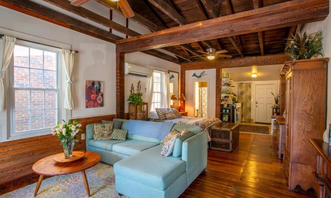 Thomas Square Apartment | Stella Blue - 8