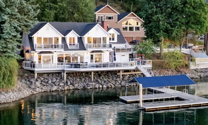 Hayden Lake House | Stellamar: Prime Hayden Lake Waterfront & Hot tub